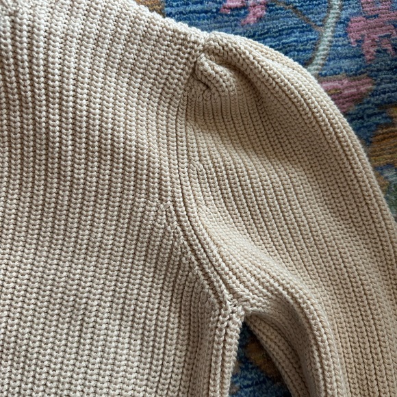 Like New Evereve Puff Sleeve Sweater - M - Picture 3 of 5